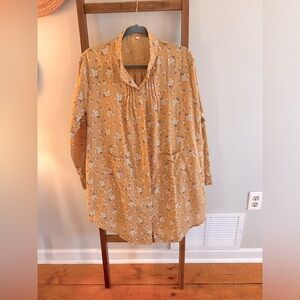 Women’s longer tunic style button up. Size XL